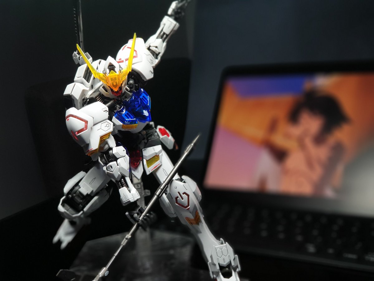 gmshugo1's tweet photo. 1/100 MG Barbatos Ichiban Kuji

Those clear parts suits well.  C14 C Clips of the foot gave up on me. I have no issue with my previous Barbs (currently in 6th form). Im going to leave this as it is :)

Merry Christmas &amp; Happy New Year.
#Barbatos #IBO #Gunpla #ガンダムウォーズ https://t.co/8YtFMV8xZM