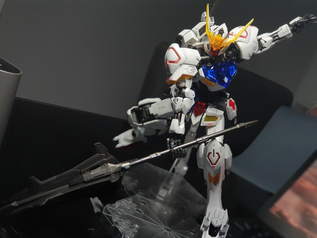 gmshugo1's tweet photo. 1/100 MG Barbatos Ichiban Kuji

Those clear parts suits well.  C14 C Clips of the foot gave up on me. I have no issue with my previous Barbs (currently in 6th form). Im going to leave this as it is :)

Merry Christmas &amp; Happy New Year.
#Barbatos #IBO #Gunpla #ガンダムウォーズ https://t.co/8YtFMV8xZM