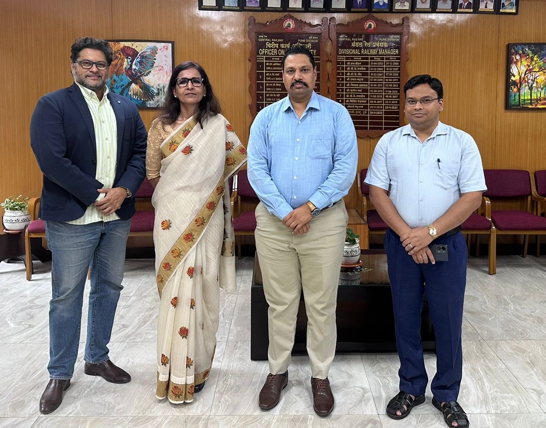 sudhirmehtapune's tweet photo. #PPCR Members Manoj Pochat and Rajeev Kher met with Smt. Indu Rani Dubey, Divisional Railway Manager (DRM) of Pune Division, to follow up on the complaints and requests submitted by PPCR regarding the maintenance issues at Pune Railway Station.

DRM Dubey, was very receptive & positive towards the inputs received through PPCR, but she also shared various challenges, including jurisdictional constraints and heritage building restrictions, which hinder efforts to maintain the station effectively.

In #collaboration with the Railways and subject matter experts, PPCR is committed to undertaking a comprehensive study to assess the current state of infrastructure, cleanliness, and technology at the Pune Railway Station. The aim is to provide formal suggestions and solutions for improvements.

#Pune #Railways #DRM #cleanPune #infrastructure 
#PPCR #SwachhBharat

@ppcr_pune
@RailMinIndia
@AshwiniVaishnaw @Manojpochat