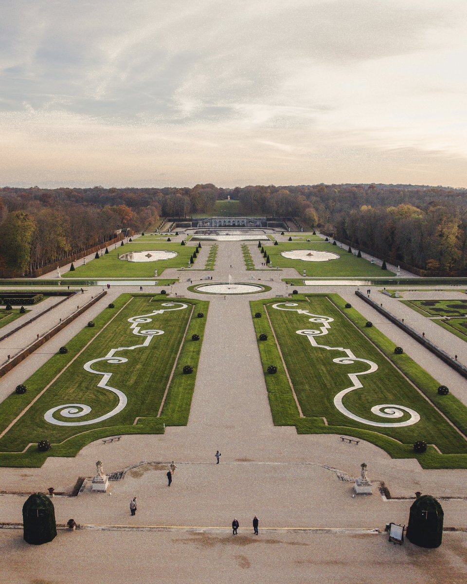 Du sommet du dôme, émerveillez-vous avec cette vue à couper le souffle sur les jardins. Un panorama inspirant qui ne cesse de captiver 🫶

Réservez votre venue 🎟️
↪️ …letterie-vaux-le-vicomte.recreatex.be