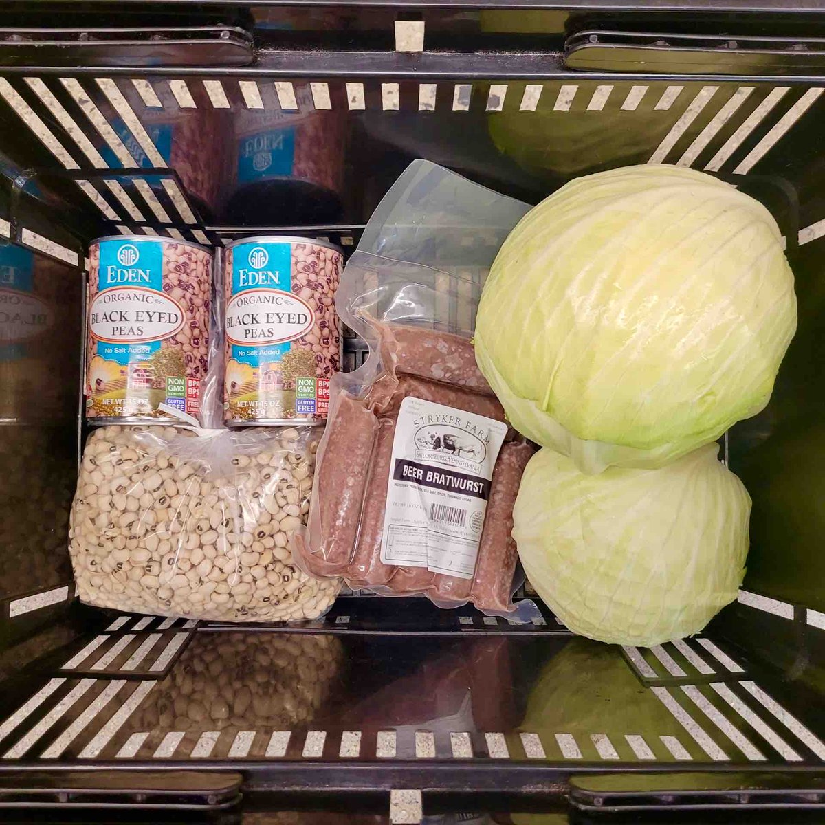 Don’t forget to pick up your good luck black eyed peas for New Year’s Day! 🫘🎉