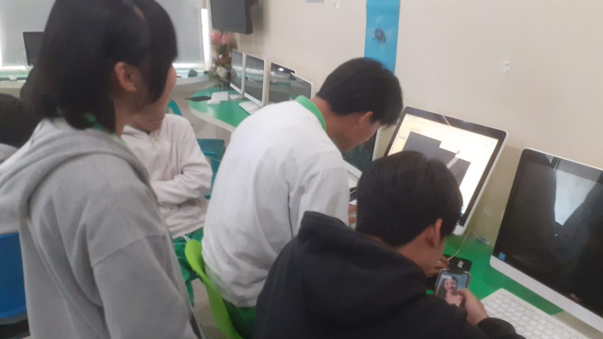 JeanRedelinghu1's tweet photo. A Collaboration with a local High School  in my area, to create a project that will bring value to people's lives while providing us with an opportunity to teach final-year students some new skills

https://t.co/sFmlL7olhz

#makeriot2020
#pcbway
#shareyourknowlege
#diyelectronics https://t.co/ySczDk8C8x