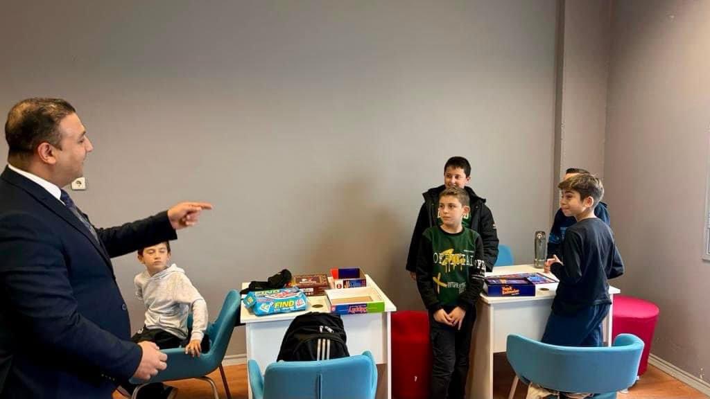 Beydağ Kaymakamımız Sayın İrem Baha YAĞAN, Beydağ Gençlik İlçe ve Spor Müdürlüğüzü ziyaret etti. Ziyareti sırasında, yapılan çalışmalar ve faaliyetler hakkında bilgi edindi.
Nazik ziyaretleri için Sayın Kaymakamıza çok teşekkür ederiz.
<a href="/OA_BAK/">Dr. Osman Aşkın Bak</a> <a href="/MuratEskici38/">Murat ESKİCİ</a>