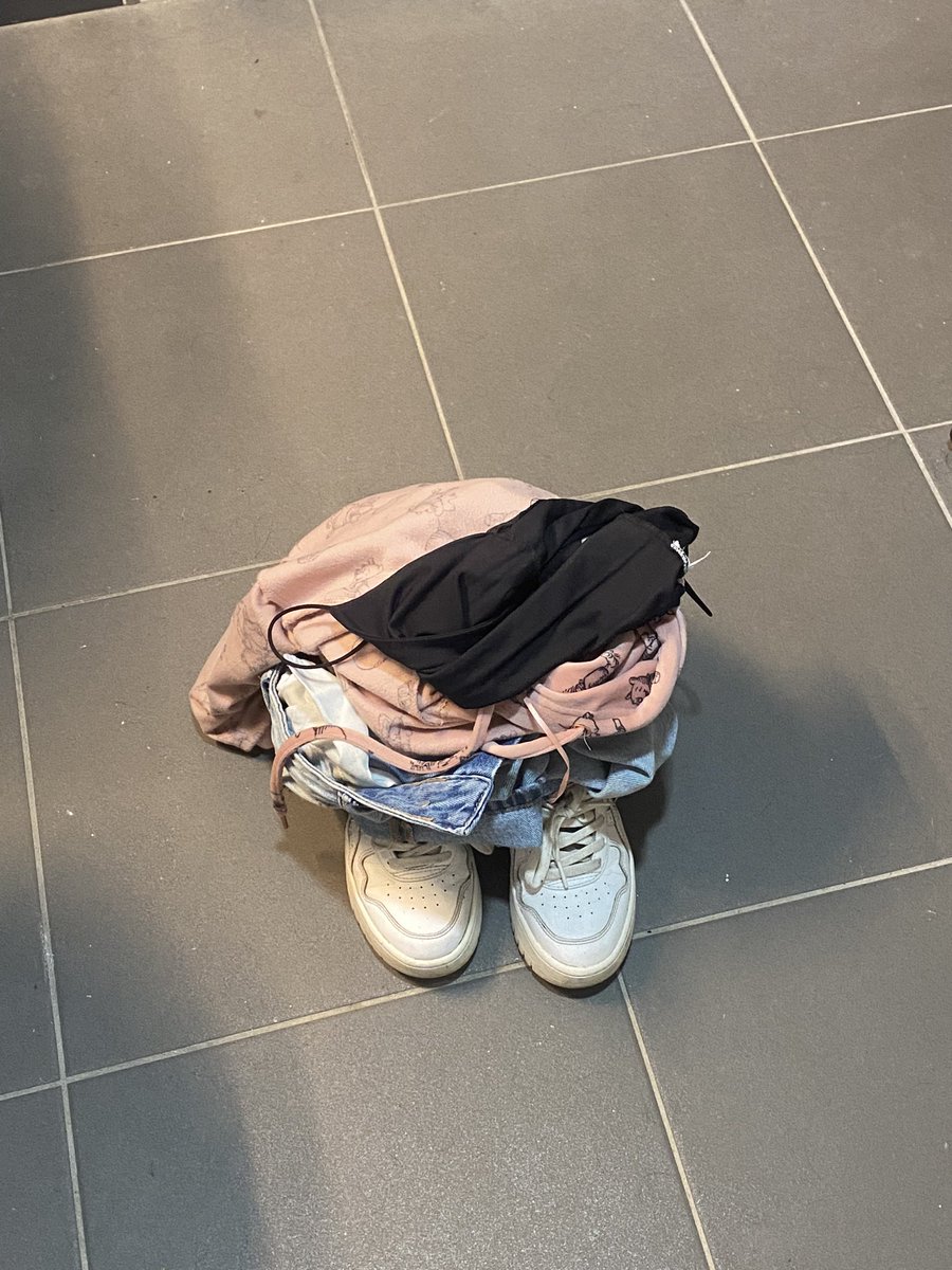 un novio una vez me dijo que cuando me quitaba la ropa parecía que desaparecía y sí es verdad