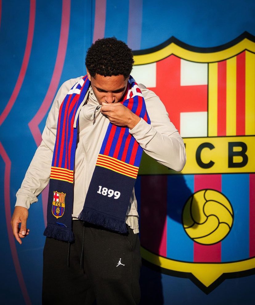 Ele simplesmente beijou o escudo 😍