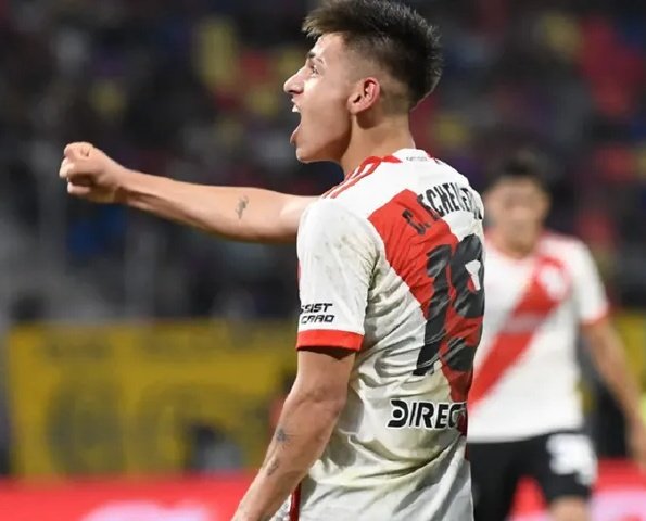 Putear al Diablito en la cancha es una pavada. Nada de boludeces. Estamos hablando de una de las mejores promesas del planeta. 

Lo mejor es que el año que se quede en River gane la Copa siendo figura y que esto quede como una anecdota. Con él tenemos más chances de ganarla.