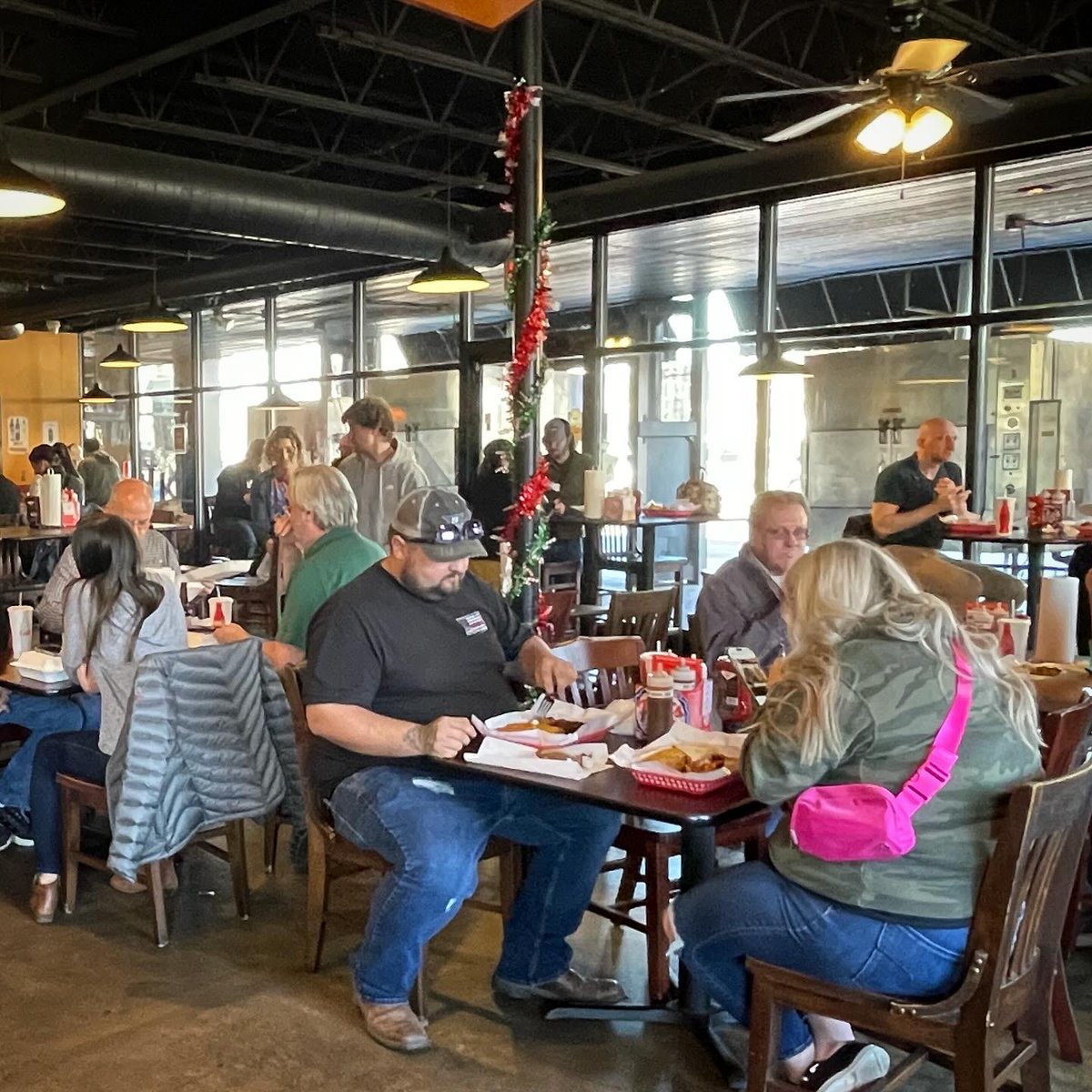 Time for some Pappy's with friends and family!  Our crew is looking forward to serving y'all this week! 

#holidays #pappyssmokehouse #stlouis #stl #stleats #eatstl #eatlocal #stlfoodie #foodie #food #bbq #bbqfoodie #bbqlover #porkribs #smokedmeats #stlfoodscene #explorestlouis