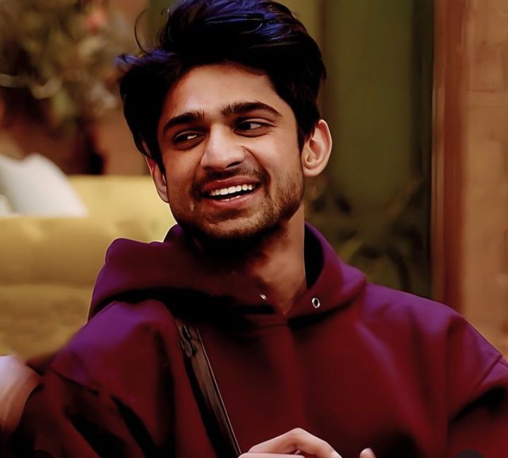 #AbhishekKumar
This guy is teaching us that even you are facing so much negativity around you and people are not letting you live peacefully...how to survive in that condition...Only few days more my champ. "Gold shines more after being heated in fire."
#StayStrongAbhishek
