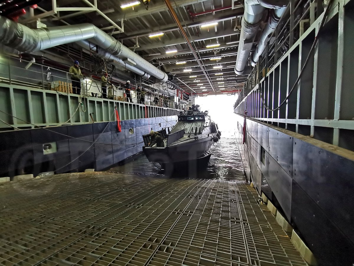 TeroTweet's tweet photo. @AGardberg @SgtBlitz_fi @1stFinFreecorps Select a gun - or even H&K GMG 40x53 mm grenade launcher, like this Jehu landing craft onboard RFL Mounts Bay had.
#Trackfire #turpo #Merivoimat https://t.co/BhSf1yGWf7