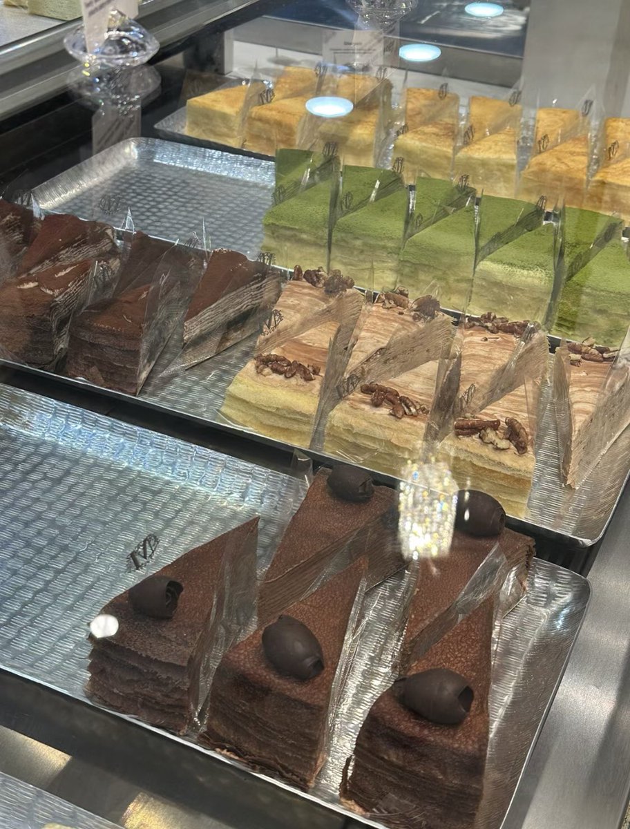 Cc__Jennifer's tweet photo. Come to galleria mall today for the usual delicious lady M🥰🤤 https://t.co/A2434N72bH