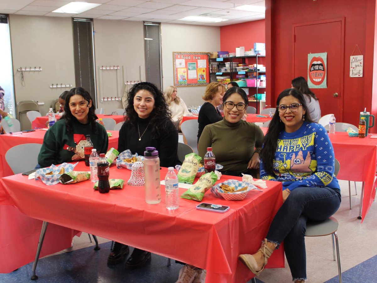 Fueling future leaders! 💪 @GirlsIncDallas is encouraging all girls to be strong, smart, and bold with evidence-based programming. Last week, we treated their team to lunch for their staff holiday party. Thank you to Lyda Hill Philanthropies for making this RSK possible!