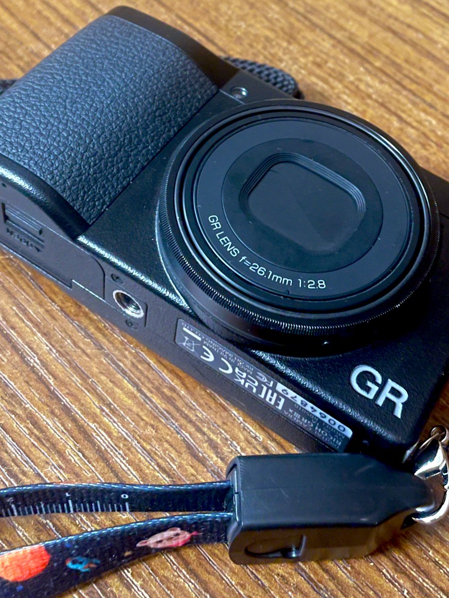 Нашла офигенную студию, устроим малышу тест-драйв. Кэнон тоже взяла с собой, само собой, но что-то мне подсказывает, что крошка покажет себя не хуже