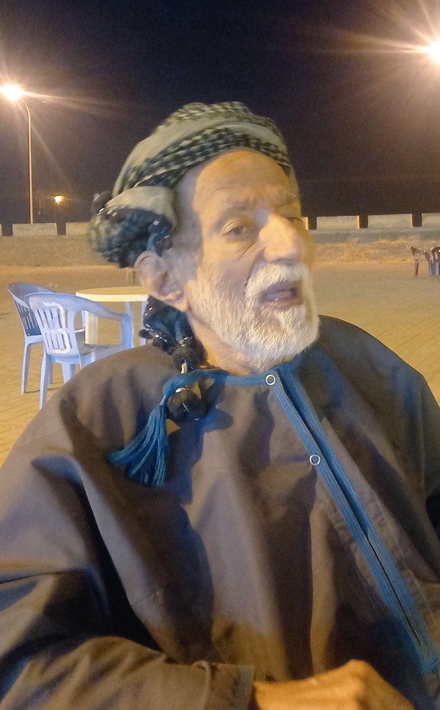المبجل جليل قومه وسيد كرام الاكرمين الشيخ/ سعيد الهوت بن فرج عفيف شماس كريم زمانه ومعطاء بلاحساب منذ أن كان بالخليج قبل النهضة والى الان يعطي كل مايملك وليس جزء مما يملك كان يستضيف مراكب بأكملها ويمنحهم الغذاء والكسوة مده الله بوافر الصحة والعمر المديد.