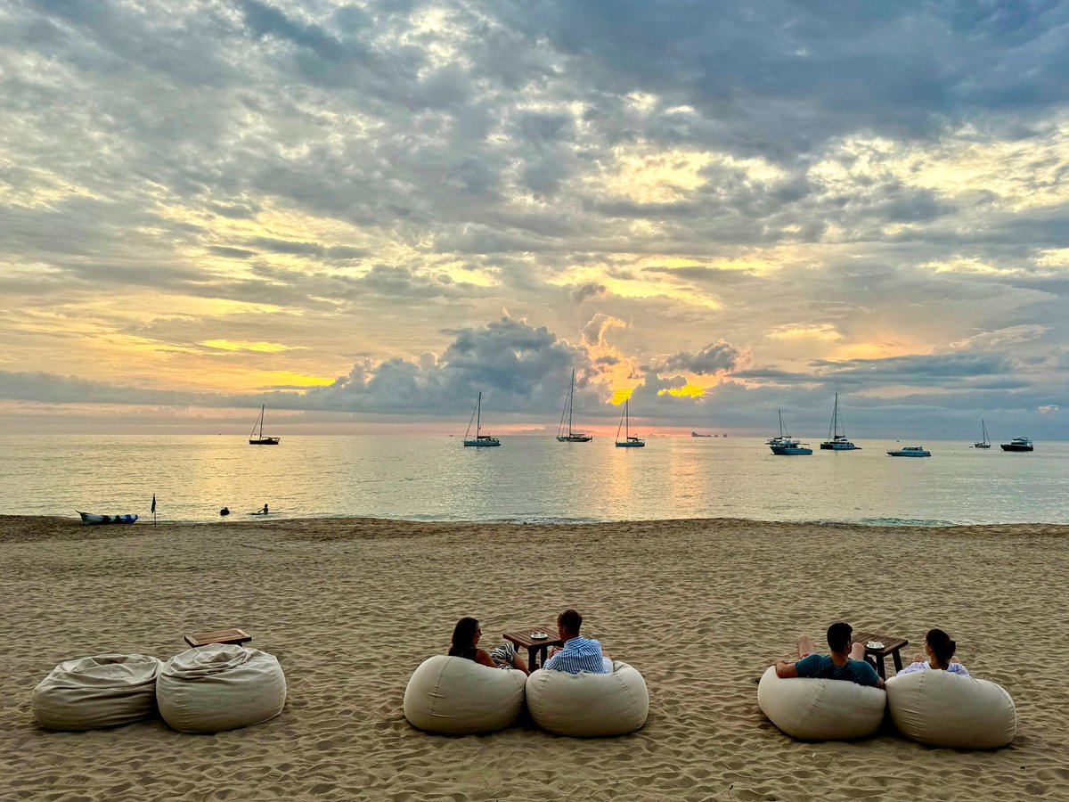 doublemacbex's tweet photo. I splurged on hotels on #KoLanta, especially the beautiful @pimalairesort, where I had an incredibly special stay, from the welcome drinks, to the gorgeous facilities and the complimentary airport transfer by speedboat! Read more on my blog:
https://t.co/gwArEjVBtW https://t.co/Wi661XEv3d