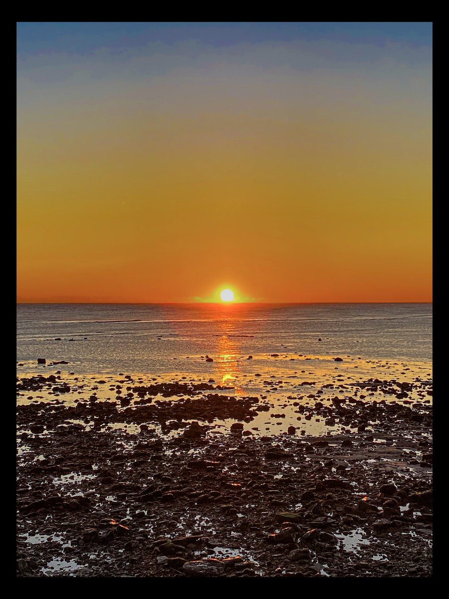 Thompa999's tweet photo. Boxing Day sunrise in Whitley Bay

#Whitleybay #sunrise #MorningMagic #MorningMotivation #northeastcoast #northtyneside #coastal #coast #SEA https://t.co/504NFAPXIf