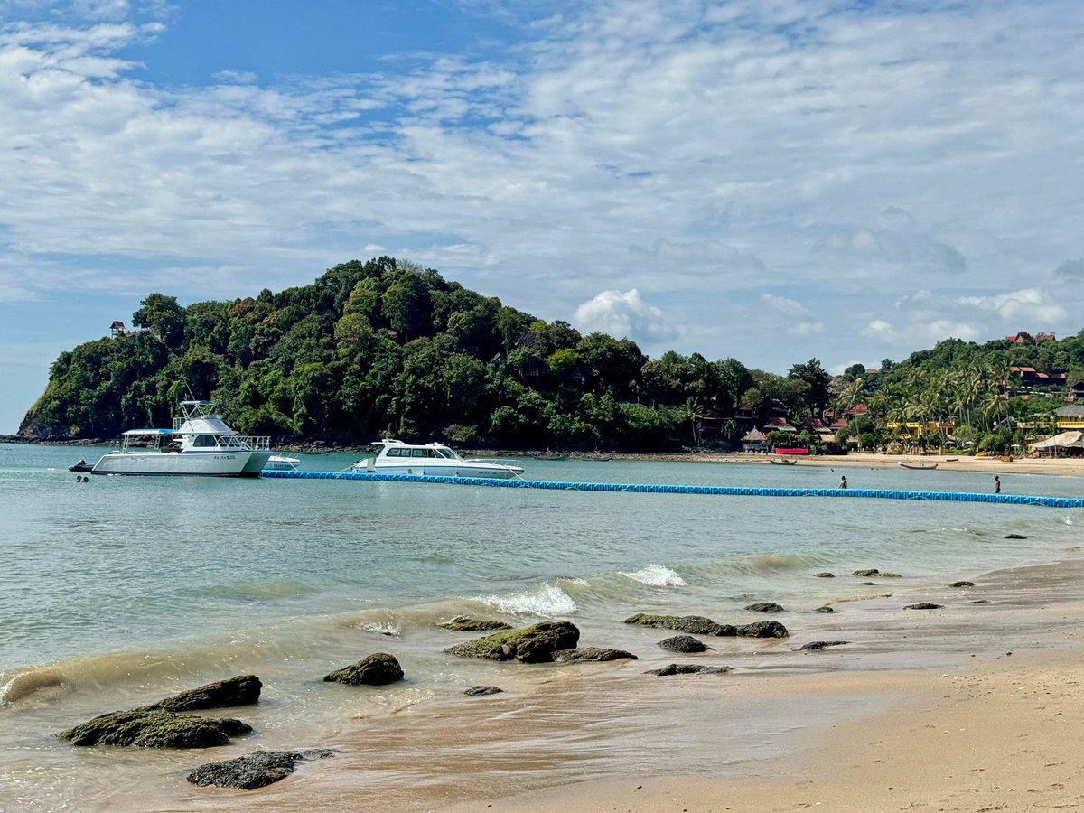 doublemacbex's tweet photo. I splurged on hotels on #KoLanta, especially the beautiful @pimalairesort, where I had an incredibly special stay, from the welcome drinks, to the gorgeous facilities and the complimentary airport transfer by speedboat! Read more on my blog:
https://t.co/gwArEjVBtW https://t.co/Wi661XEv3d