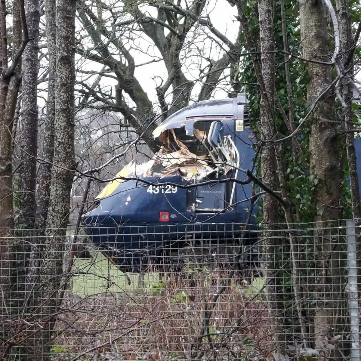 Horrendous tree impact damage to a ScotRail InterCity 125 locomotive today, en route from Dundee to Glasgow. Thankfully, the driver is unharmed. Whilst a British railway icon, the crashworthiness of the 125 does not meet modern standards. The driver's cab is a fibreglass shell.