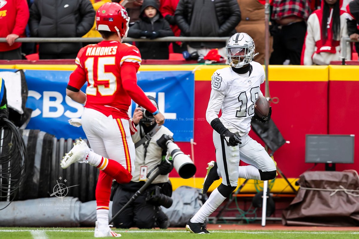 ntreyaz09's tweet photo. A few images from the Christmas day matchup between the @Chiefs and the @Raiders 

For @AP 

@CanonUSA @KCStar  

#chiefs #bills #chiefskingdom #raidernation #nfl #football #kansascity #kcphotographer #canonphotography #teamcanon #shotoncanon ##wecametoplay #gamedaystandard https://t.co/xnMX9C23dt