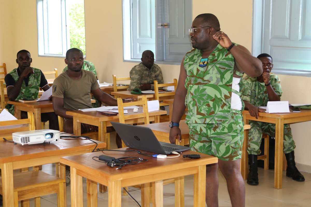Parcs_Gabon's tweet photo. Formation réussie de 24 chefs d'équipes écogardes de #ANPN du Gabon, soutenue par #ECOFAC6 et le 11ᵉ #FED de l' #UE. Ils ont renforcé leurs compétences en droits humains et environnementaux, Complexe Éducatif Docteur Alphonse MACKANGA MISSANDZOU au parc national de la Lopé. #WCS https://t.co/FZXq3QTc3n