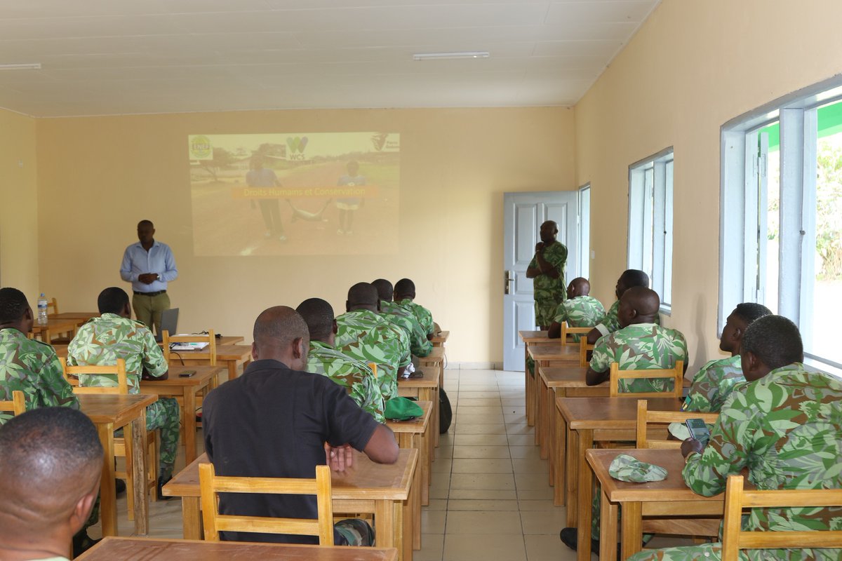Parcs_Gabon's tweet photo. Formation réussie de 24 chefs d'équipes écogardes de #ANPN du Gabon, soutenue par #ECOFAC6 et le 11ᵉ #FED de l' #UE. Ils ont renforcé leurs compétences en droits humains et environnementaux, Complexe Éducatif Docteur Alphonse MACKANGA MISSANDZOU au parc national de la Lopé. #WCS https://t.co/FZXq3QTc3n