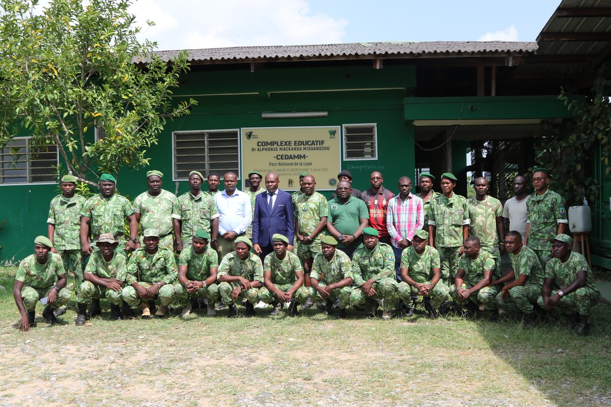 Parcs_Gabon's tweet photo. Formation réussie de 24 chefs d'équipes écogardes de #ANPN du Gabon, soutenue par #ECOFAC6 et le 11ᵉ #FED de l' #UE. Ils ont renforcé leurs compétences en droits humains et environnementaux, Complexe Éducatif Docteur Alphonse MACKANGA MISSANDZOU au parc national de la Lopé. #WCS https://t.co/FZXq3QTc3n