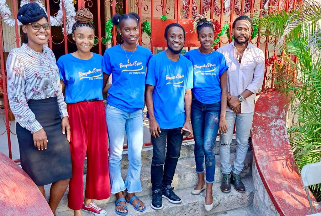 📣Nou ka pa rekonèt: yo se ayisyen-èn kap travay chak jou pou amelyore kondisyon lavi timoun nan peyi 🇭🇹. Yo pa touche pou sa, yo pap chèche rekonesans, yo jis vle fè travay yo byen epi wè lajwa sou figi timoun yo, pèsonèl sant yo ak paran yo. #BouquetsdEspoir fyè de nou!