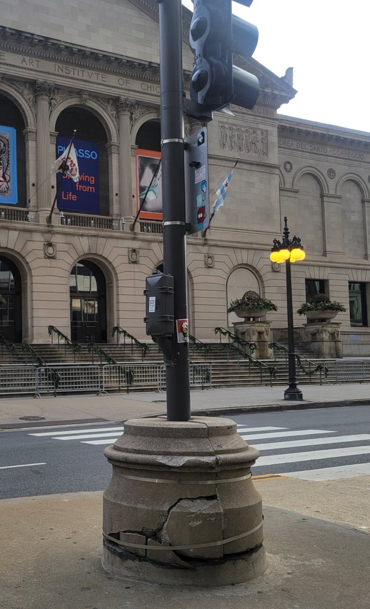 Yet another degradation and neglect of public spaces around #Chicago. Only a short few steps from #brandonjohnson 's office and right across from the <a href="/artinstitutechi/">The Art Institute of Chicago</a> 
It's shameful when you realize if this kinda neglect happens downtown, what happens to poor areas of Chicago!?