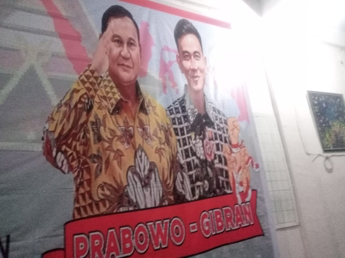 Pemilu sudah dekat
Ada yang dukung Amin
Ada yang dukung Ganjar
Ada juga yang dukung Prabowo

Kalo kamu dukung siapa,Bray..???
Kalo aku sih tetap Prabowo
Siapapun presidennya kita tetap Indonesia
Tetap Prabowo,sekali di hati tetap Prabowo 

(Komennya jangan rusuh ya)
✊✊😂😂🙊🙊