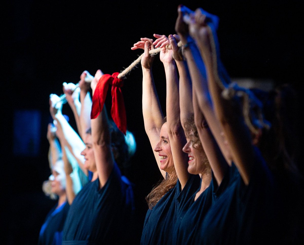 Korrontzi's tweet photo. [eus] Itzela atzoko emanaldia Bilbon! Musika, dantza eta batez ere helburu solidarioa!

[cas] Espectacular la actuación de ayer en Bilbo! Música, danza y sobre todo un fin solidario.

@teatrocampos @ProyectoSabores @SaizarSidreria @ElkarMusika @MIRMIDONPROD 📸 @guillermourkijo https://t.co/BbKPUaJwZN