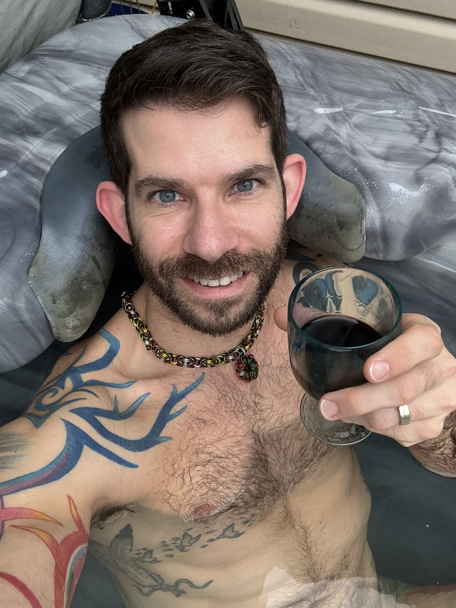 ShirtlessGuy88's tweet photo. A great day to relax. Grab a glass of wine! https://t.co/eHAzQYpb4z
