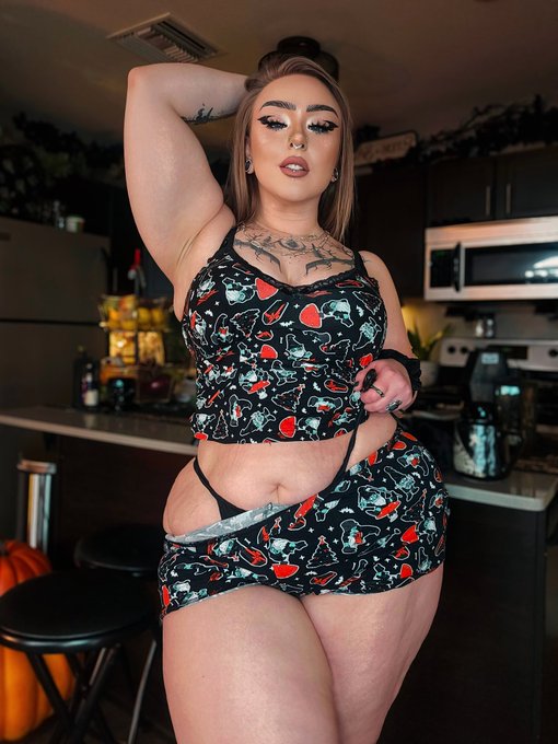 Watch 🦇 𝖑𝖎𝖈𝖍𝖑𝖎𝖓𝖌𝖘 | OF 🖤💋's leaked NSFW photo on TwXstars