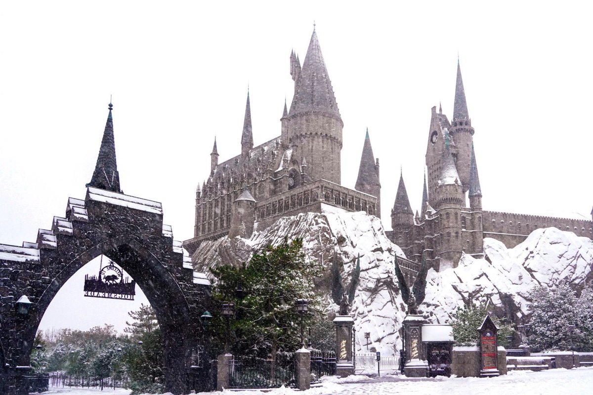 cisimlendi's tweet photo. Hogwarts şu an böyle görünüyor❄️ https://t.co/axOz648SHL