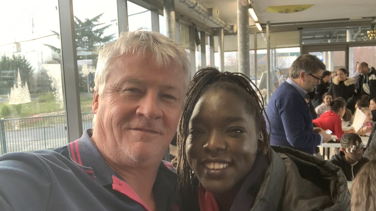 PhilippeWolak's tweet image. Cet après-midi au club de rugby @athis_mons, un atelier « les magiciens du numérique » @OrangeIDF dispensé aux jeunes filles dans le cadre de la journée « Haut Féminin » avec la présence de @DialloCoum, @jjgrousseau @mir_rachid une journée citoyenne @TeamOrangeRugby @LIFRugby