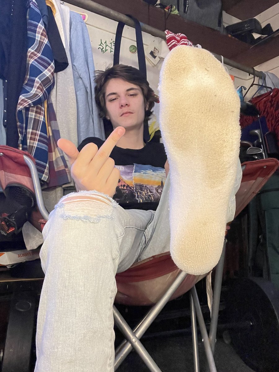 MasterC72's tweet photo. Who wnats some stinky white sox?! dms open going to post office at 4 pm ✅ https://t.co/kQHSbbghM8