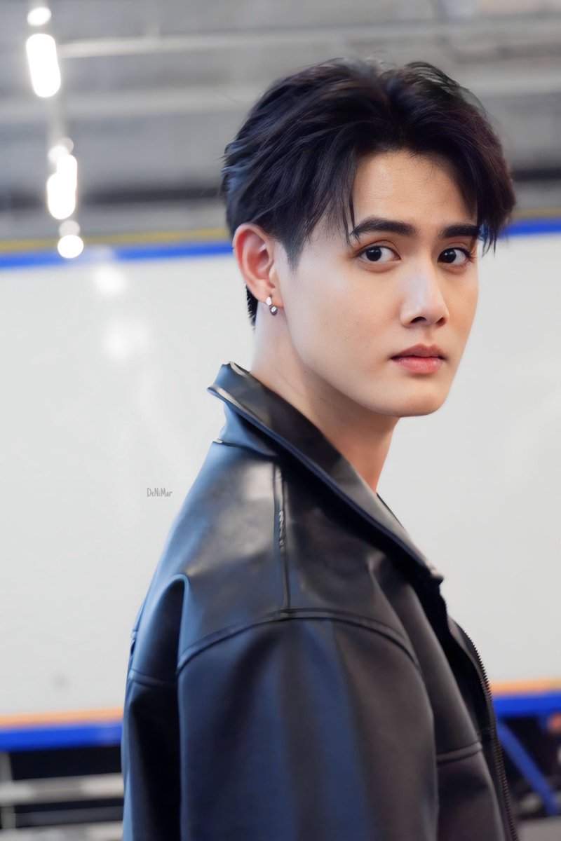 BNimmin's tweet photo. มีมุมไหนไม่หล่ออ่ะ
28.05.23 
AMARINEXPO
#AMARINEXPO2023
#เจ้าแบงค์กล้วยหอม #BankToranin #ToraElement
#ELEMENTTH https://t.co/HRjpzVJTSz