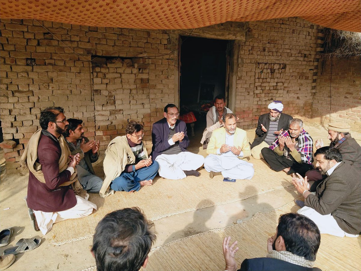 ProfHajiMDogar's tweet photo. ویرم گاوں میں تعزیت کرتے ہوۓ
#NA132 https://t.co/QLT6WBoWrF