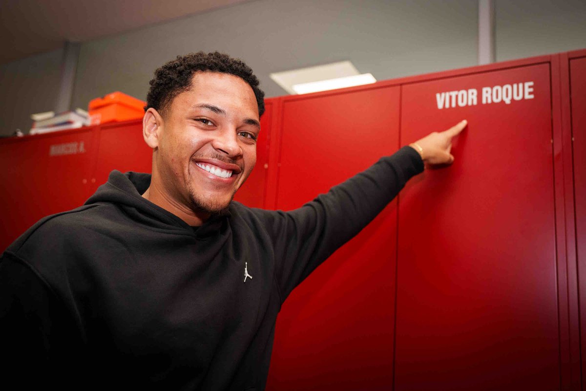 📻 PROGRAMA con <a href="/PacojoSER/">Pacojo</a>

🛬 Vitor Roque ya está en Barcelona
👍 El juez da la razón a Canales 
🩺 Artroscopia de Alexia
📈 Análisis del Real Madrid: <a href="/aromeroser/">Antonio Romero</a> 
🧤 <a href="/JesusAstillero1/">Jesus Astillero</a>, portero y delantero
🏃 #SanSilvestre con <a href="/mariogarciaromo/">Mario García Romo</a> 

🔊 AUDIO
cadenaser.com/audio/cadenase…