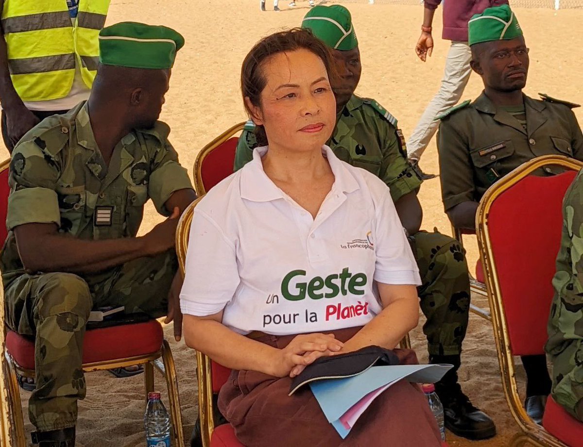 OureyaRaissa's tweet photo. #un #Geste #pour #la #planete coconut seedlings put underground at Lomé beach 
@OIF activity carried out by @jeunesvertsong in partnership with many other local structures https://t.co/5wbOqfXSWa