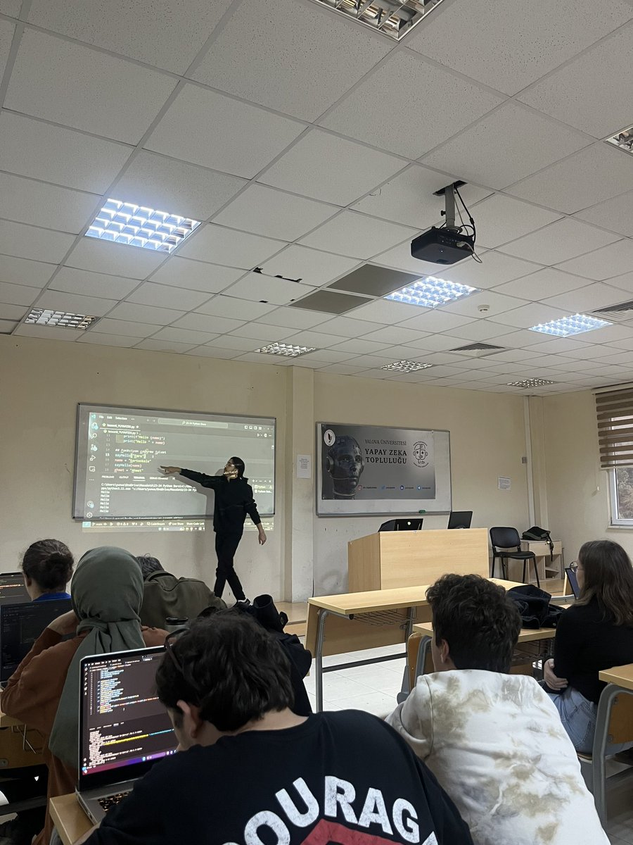 Yapay Zeka Topluluğu olarak bu yıl ki son Python etkinliğimizi gerçekleştirdik.🥳 Katılan herkese teşekkür ederiz.⭐️🤍🫠🦾