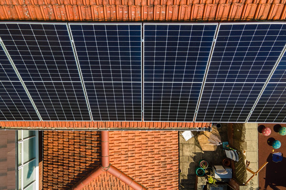 Save cash on energy bills &amp; go green! #SolarPanels are a great way to reduce your impact on the environment &amp; create a more #sustainable future #GoingSolar #CleanEnergy ow.ly/rHWy30sy6l7