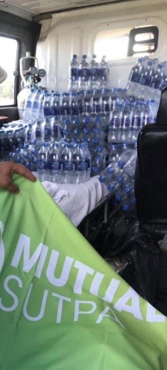Usaron una ambulancia para trasladar pecheras, banderas y aguas a la marcha de la CGT. Vos te moris mientras ellos usan las ambulancias para criticar a un gobierno que asumió hace 2 semanas. Dan asco.