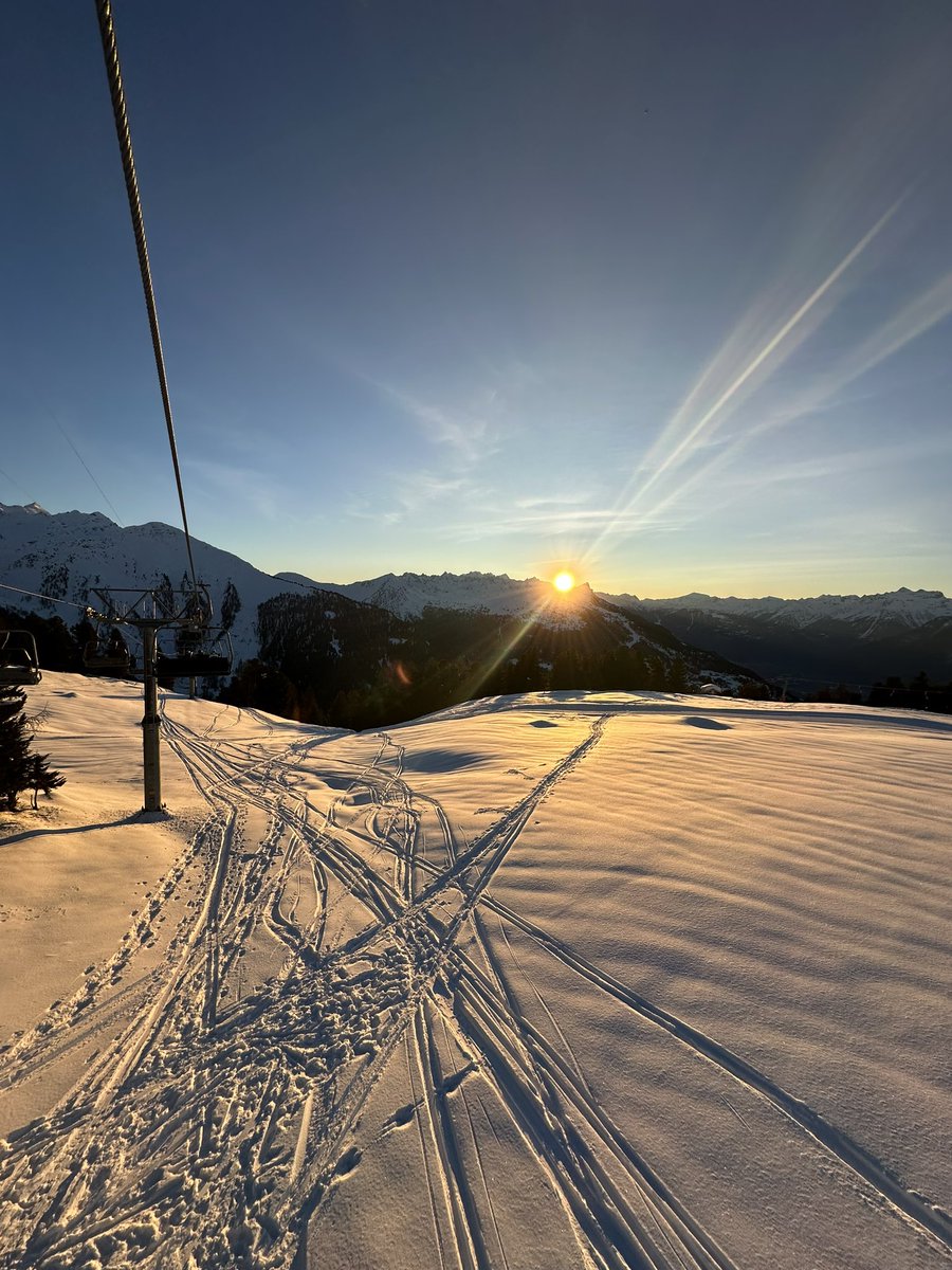 Did you know the time between Christmas and New Years is sometimes known as Twixmas? All we know is, it’s a great time to be in the mountains! 🇨🇭#inlovewithswitzerland
