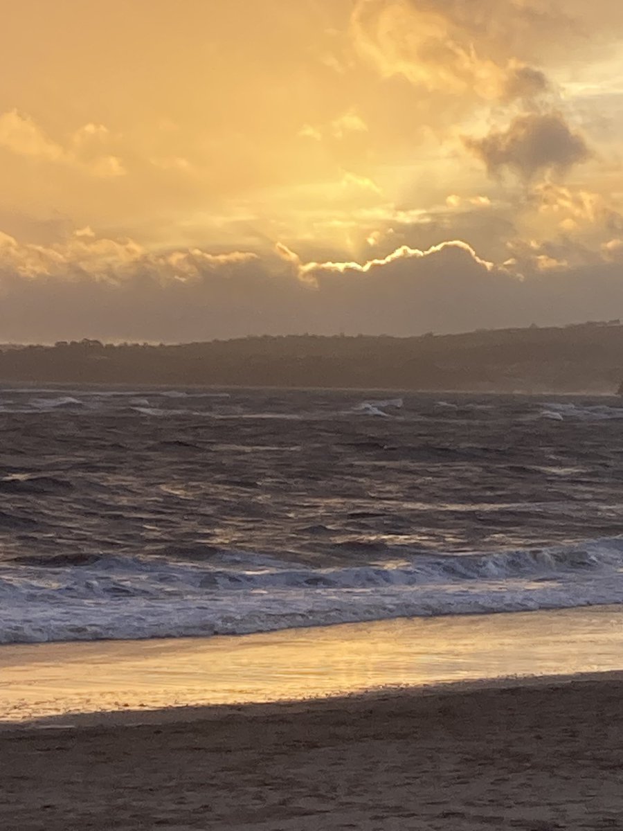 A blustery sunset in Exmouth @exmouthjournal @ExmouthRNLI