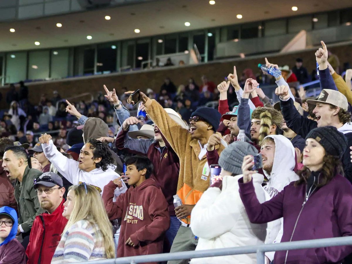 barstoolsports's tweet image. Texas State Fans Rushing The Field And Drinking SMU&apos;s Stadium Completely Out Of Beer Is How Every Bowl Game Should Be Celebrated bars.tl/3498208