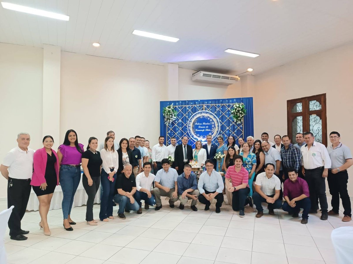 PYCONCOPAR's tweet photo. #INFOSOCIAS 🥳
🥂La Central Regional de Cooperativas (Cerecoop Ltda.), realizó un almuerzo con sus asociadas de manera a celebrar un año exitoso.
🙌🏻Deseamos que el 2024 este cargado de mucha prosperidad para seguir creciendo.
#cierredeaño #abundancia #concopar #cerecoop https://t.co/hoIuzevuy5