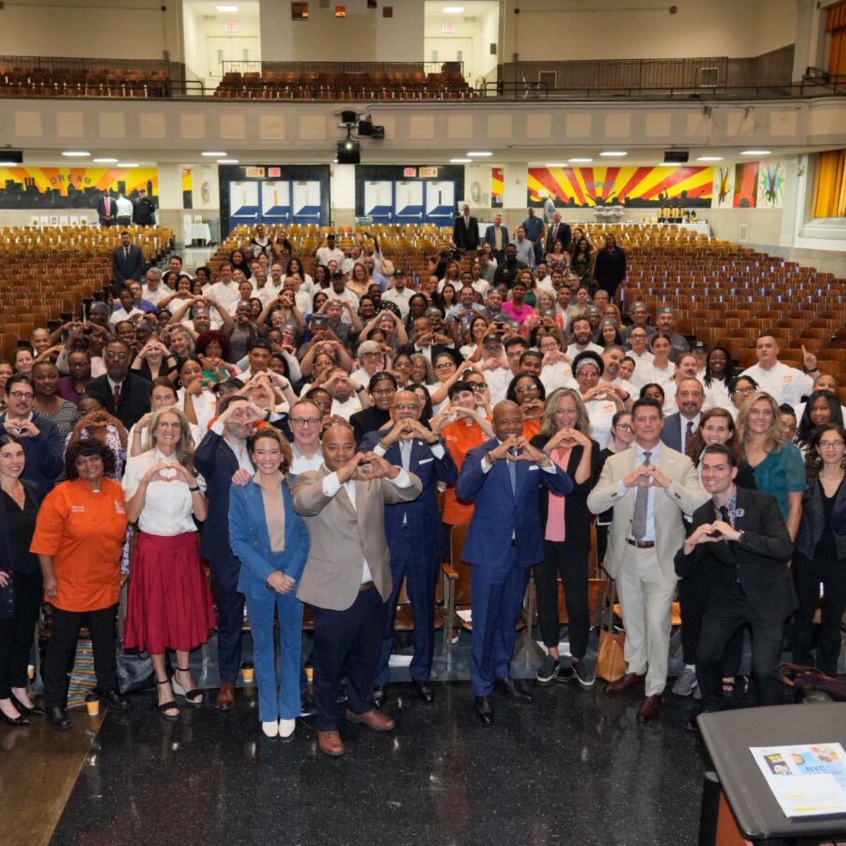 .<a href="/NYCMayor/">Mayor Eric Adams</a> and @ChancellorDOE launched the first ever Chefs in the Schools @NYCschools program in partnership with @witsinschools. Chefs have developed scratch-cooked, culturally relevant, plant-powered meals. 17/24