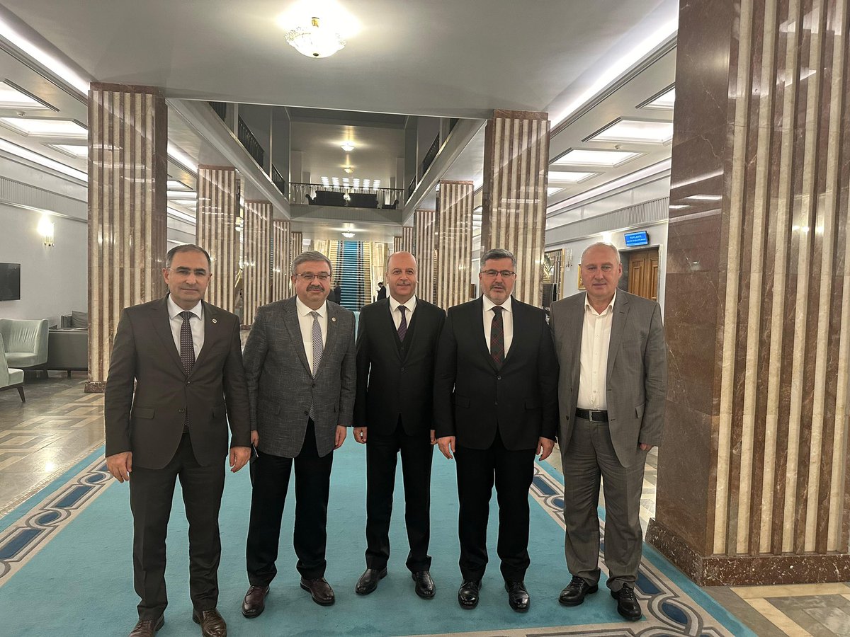 avyurdunuseven's tweet photo. 📍TBMM
Şuhut Belediye başkanımız Recep Bozkurt ve Şuhut kurucu ilçe başkanımız Ömer Tuncay’ı Gazi Meclisimizde milletvekillerimiz Ali Özkaya ve Hasan Arslan ile birlikte misafir ettik. Ziyaretleri dolayısıyla teşekkür ediyorum. https://t.co/jA0pCh8HnD