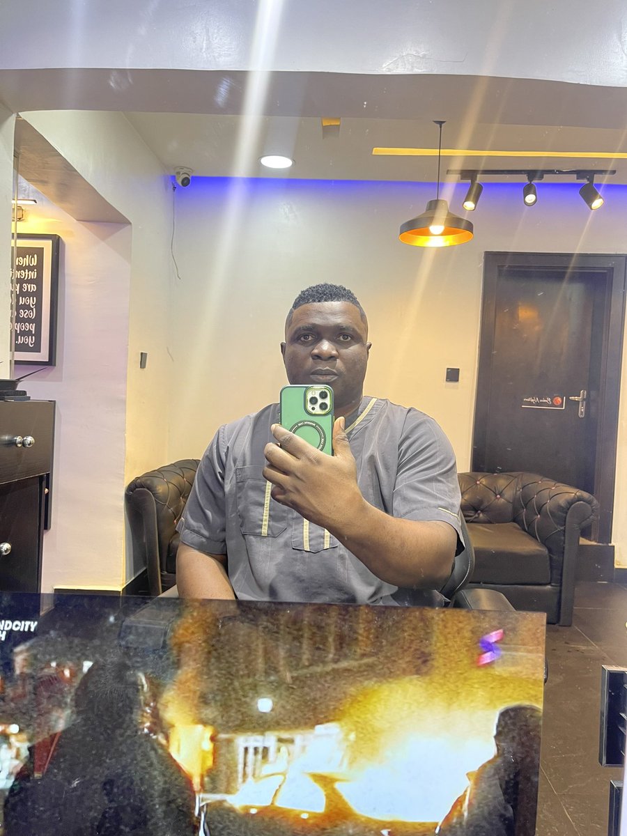 Earlier today at <a href="/Ekitipikin/">Mayor Of Ekiti</a> ‘s <a href="/Dmayorusalon/">Dmayor unisex salon</a>