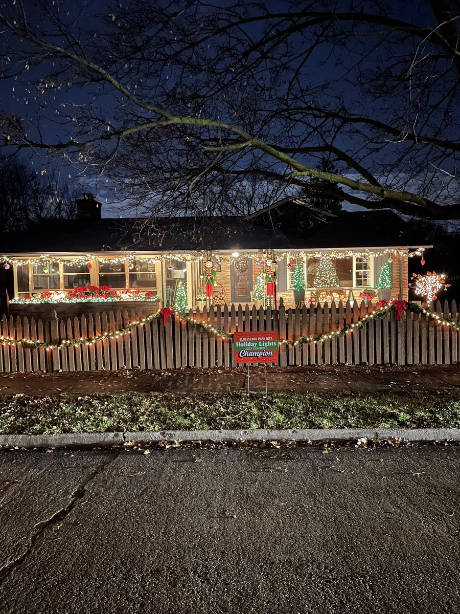 BlueIslandParks's tweet image. Congratulations to this years winners of our annual Holiday Light Contest ! 🎄
Thank you to all of the participants! 

#ParkItInBlueIsland
#LightContest