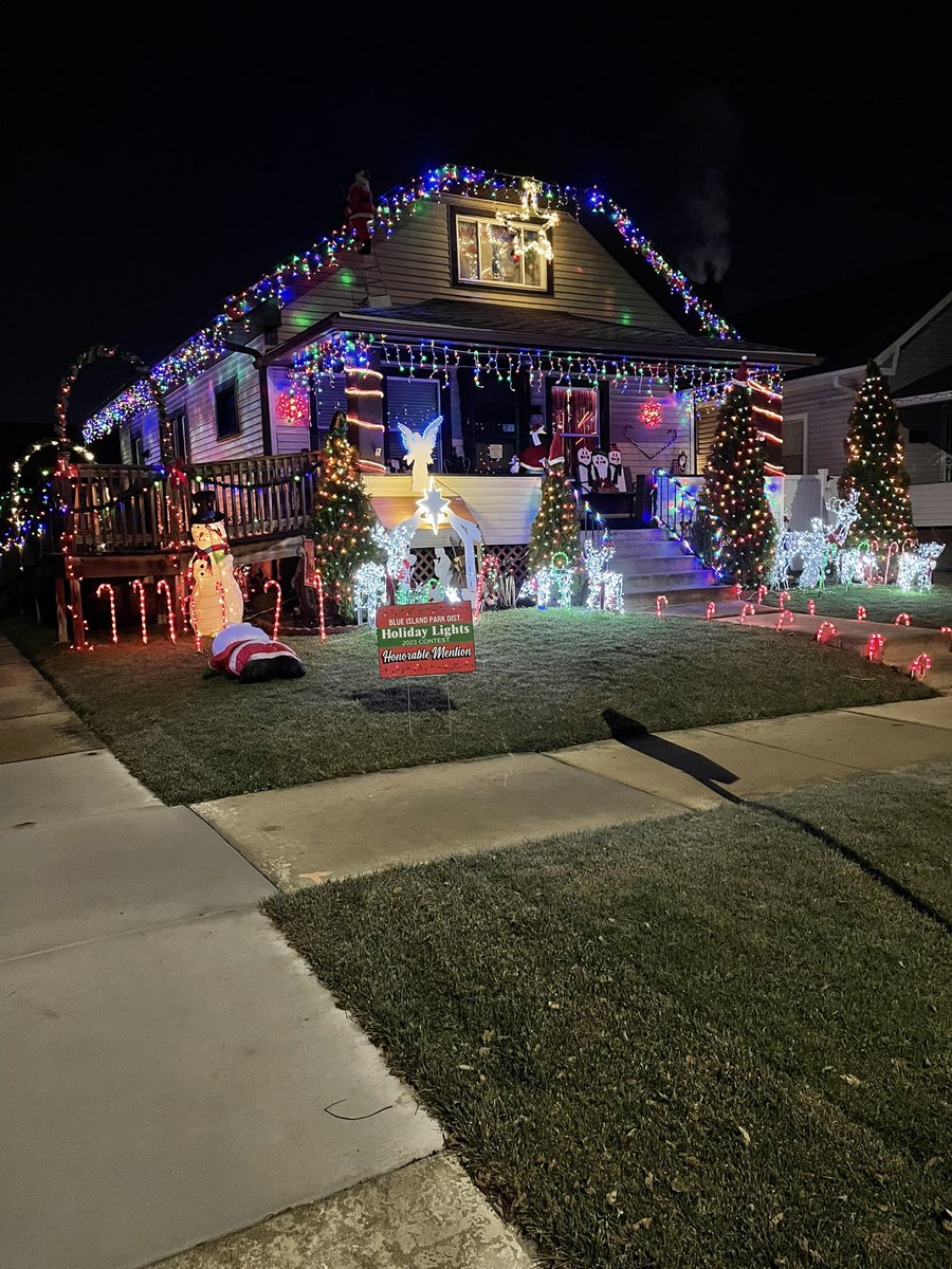 BlueIslandParks's tweet image. Congratulations to this years winners of our annual Holiday Light Contest ! 🎄
Thank you to all of the participants! 

#ParkItInBlueIsland
#LightContest